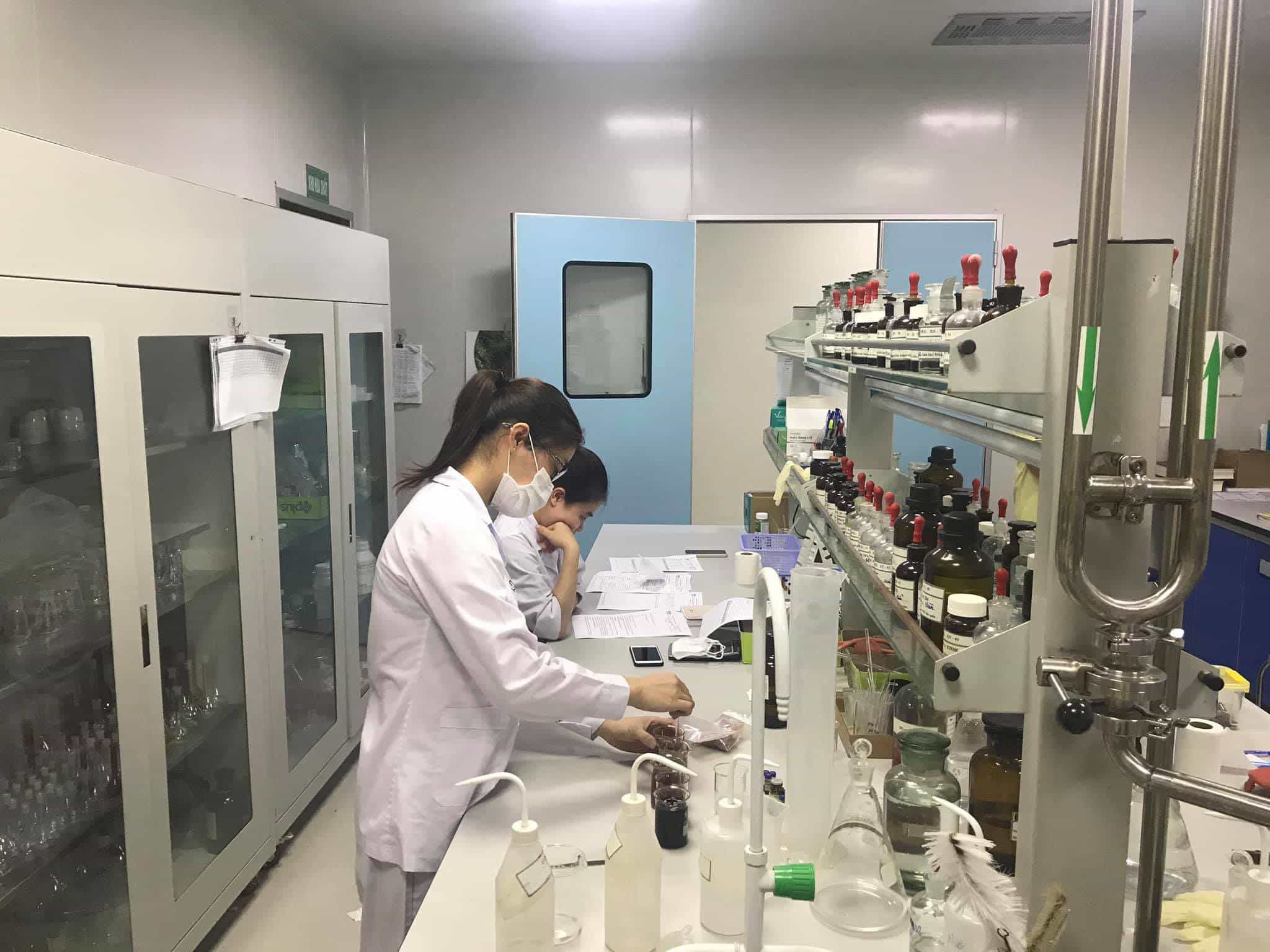 Phòng kiểm nghiệm của nhà máy Thái Minh Hitech - Nơi sản xuất Vương Niệu Đan đạt tiêu chuẩn quốc tế 1